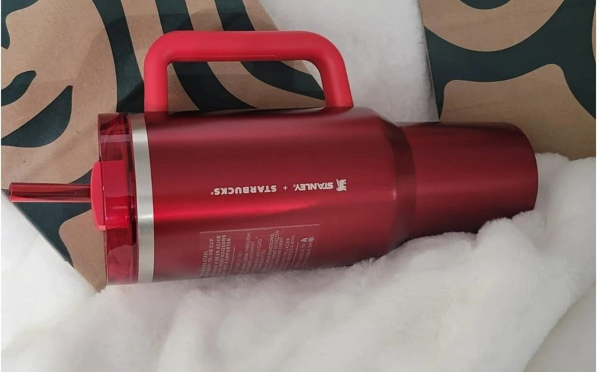 Stanley Starbucks holiday red tumbler handle and tapered base